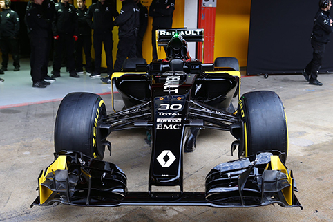 Renault RS16 pitlane